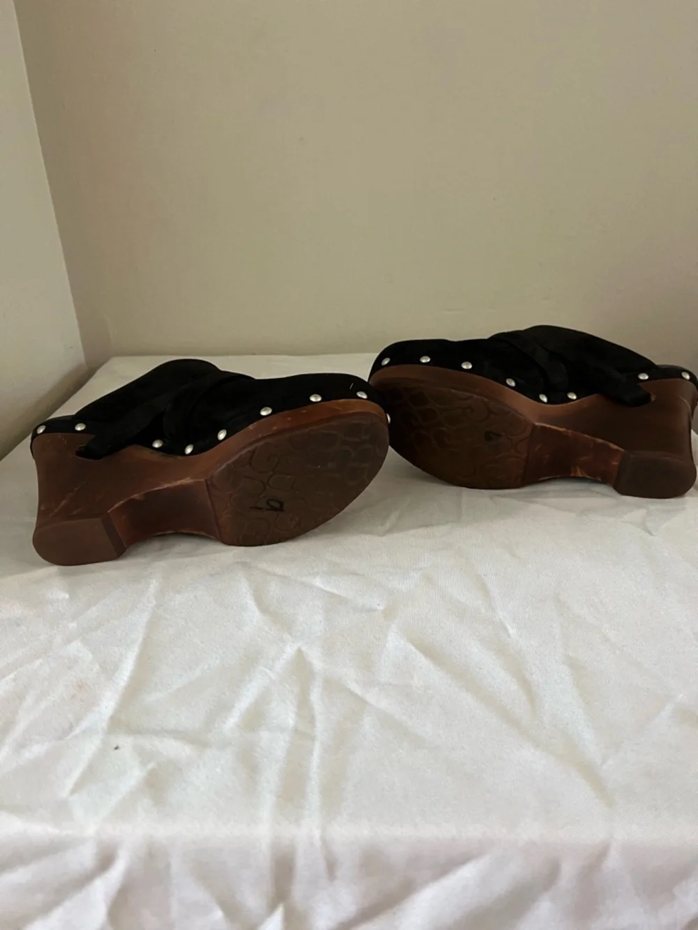 UGG Black Leather Platform Clogs Studded Wood Heel Fur Lined Size 8 - Picture 5 of 5